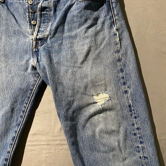 Levi's Men's Straight Jeans in Distressed Blue - Picture 5 of 12